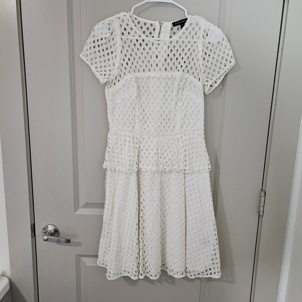 Banana Republic White Cotton Eyelet Peplum Tiered Dress Size 2 Short Sleeve